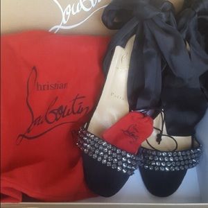 Pumps with satin ribbon